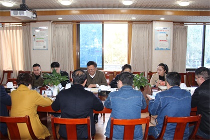 瀘州市總工會黨組書記、常務(wù)副主席鐘華貴一行到瀘天化股份公司調(diào)研