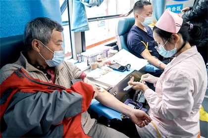 瀘天化股份公司開展無(wú)償獻(xiàn)血活動(dòng)