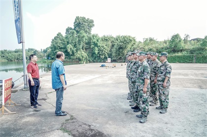 瀘天化股份公司領(lǐng)導看望慰問民兵水上應(yīng)急救援培訓分隊