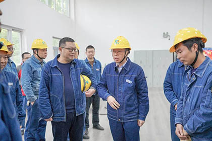 瀘天化股份公司領(lǐng)導(dǎo)到熱電車間祝賀1號(hào)煤鍋爐裝置長(zhǎng)周期運(yùn)行300天