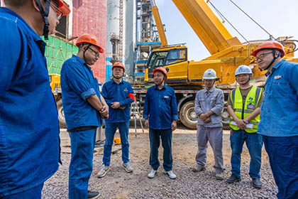 瀘天化股份公司黨委書記、董事長廖廷君帶隊(duì)檢查尿素造粒環(huán)保升級改造項(xiàng)目施工安全及工程進(jìn)展情況
