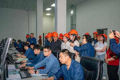 瀘天化派駐村基層干部鄉(xiāng)村振興研學(xué)班走進(jìn)企業(yè)現(xiàn)場